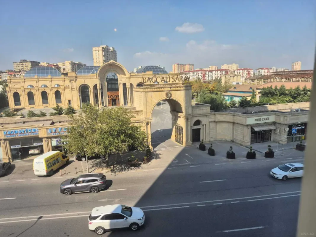 Satılır 4 otaqlı mənzil 180 m²