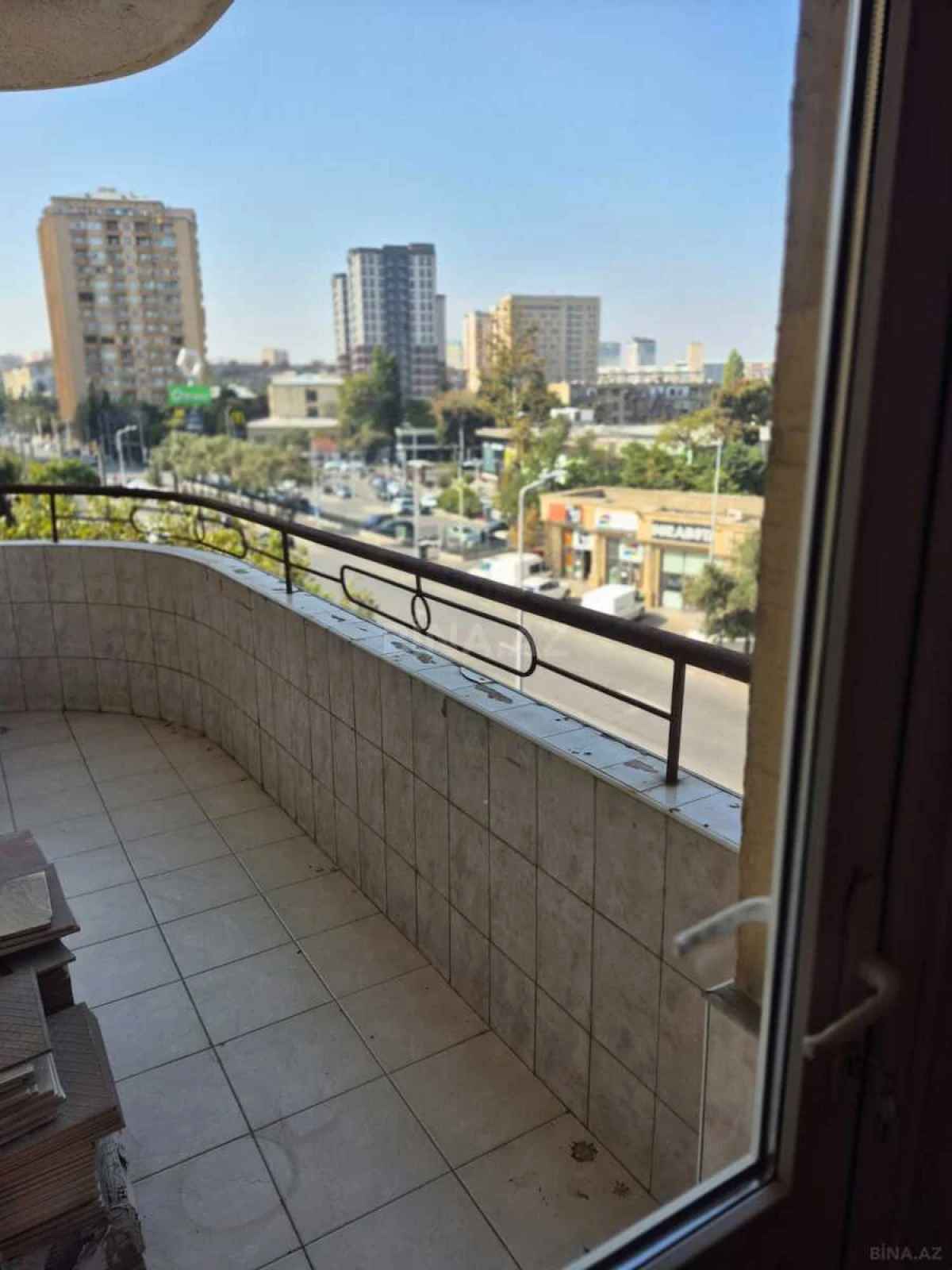 Satılır 4 otaqlı mənzil 180 m²