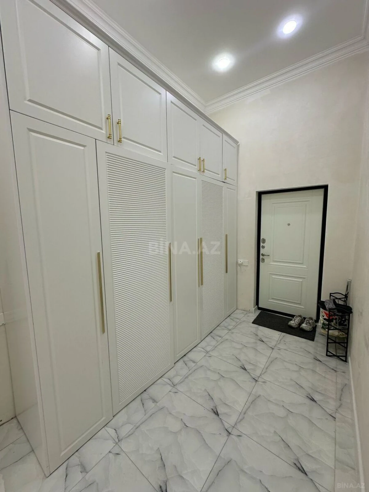 Satılır 3 otaqlı mənzil 140 m²