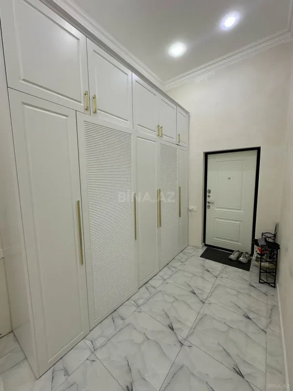 Satılır 3 otaqlı mənzil 140 m²