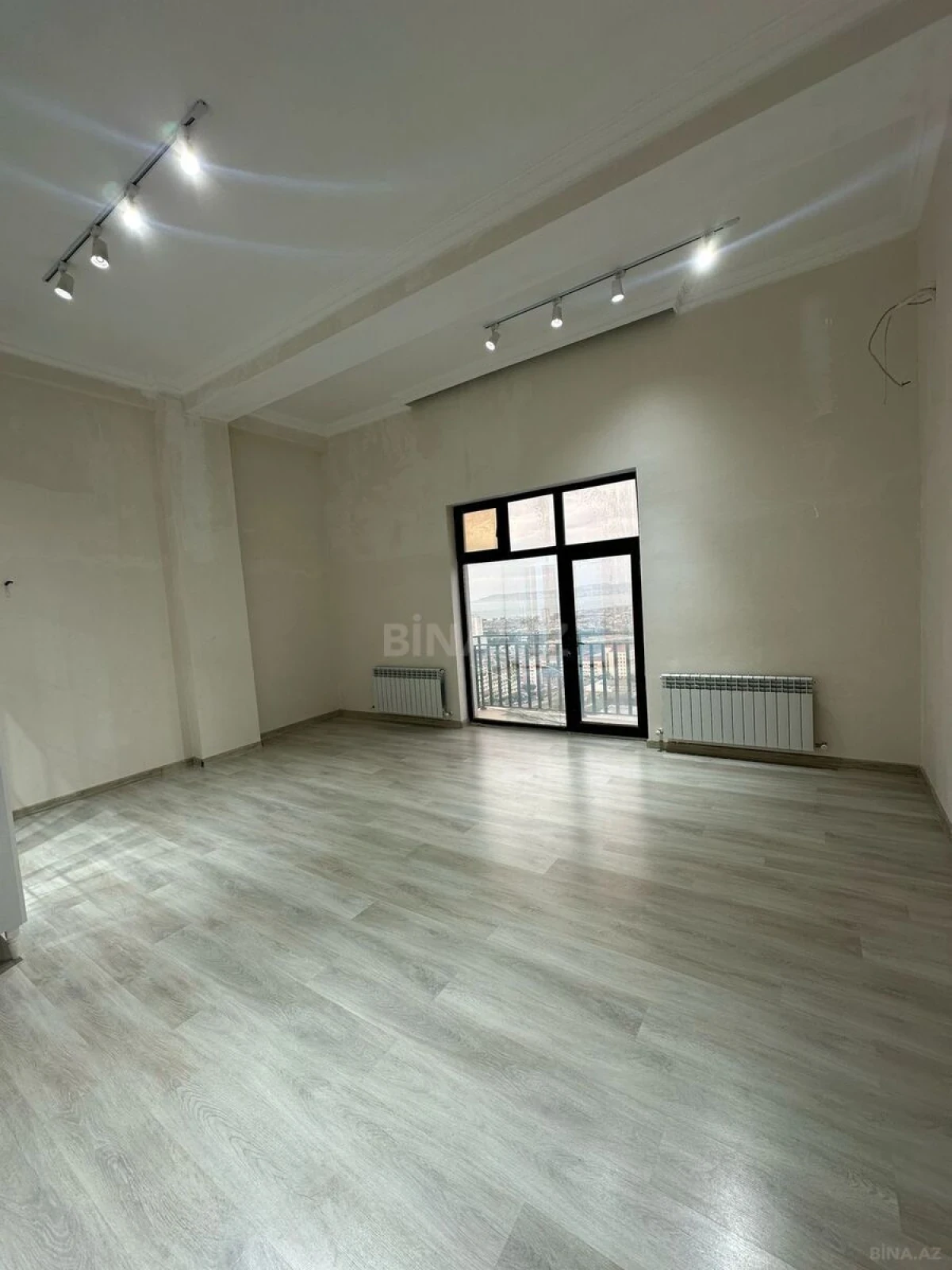 Satılır 3 otaqlı mənzil 140 m²