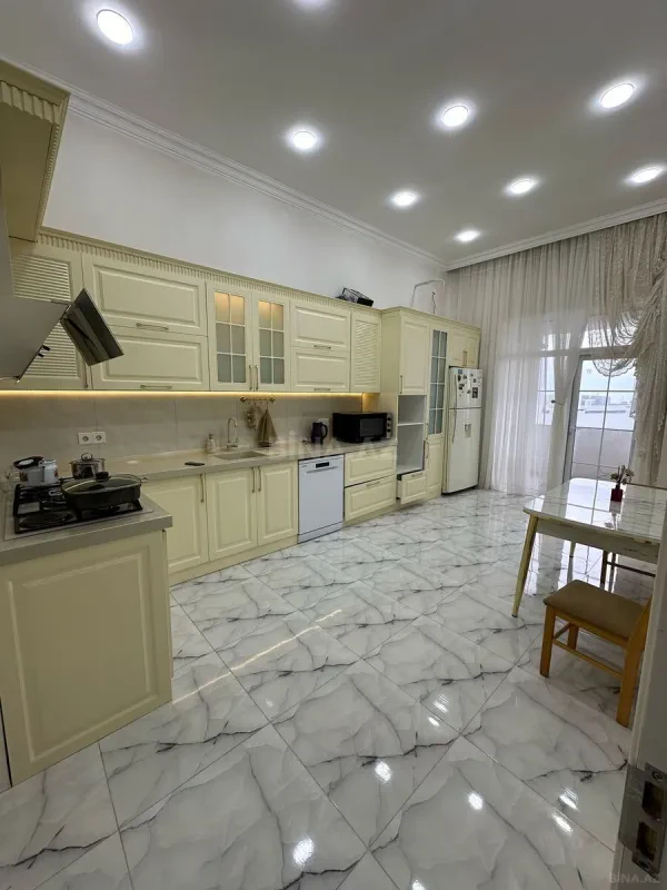 Satılır 3 otaqlı mənzil 140 m²