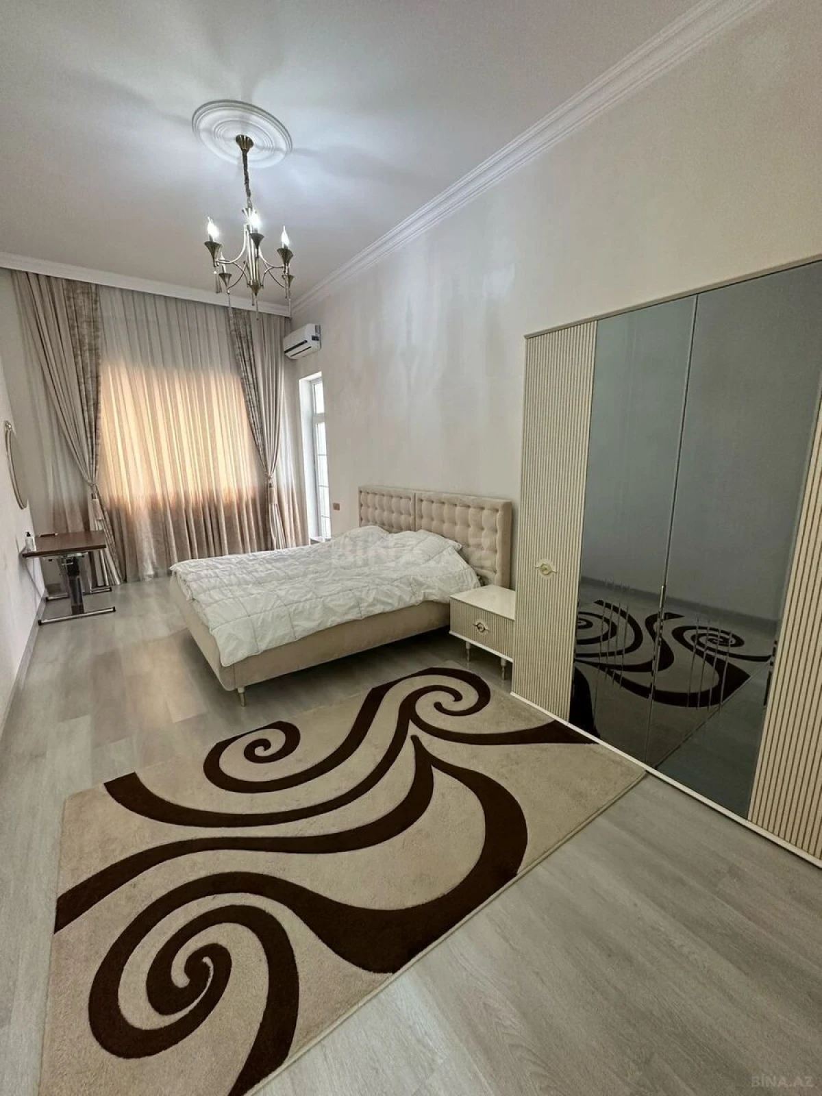 Satılır 3 otaqlı mənzil 140 m²