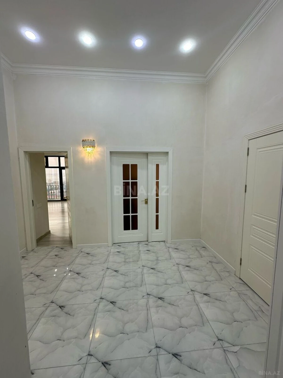 Satılır 3 otaqlı mənzil 140 m²