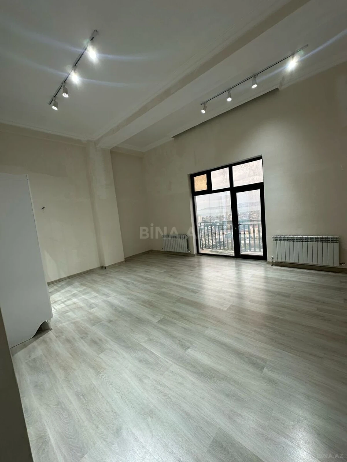 Satılır 3 otaqlı mənzil 140 m²