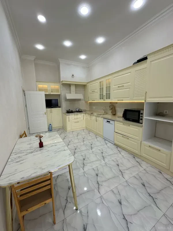 Satılır 3 otaqlı mənzil 140 m²