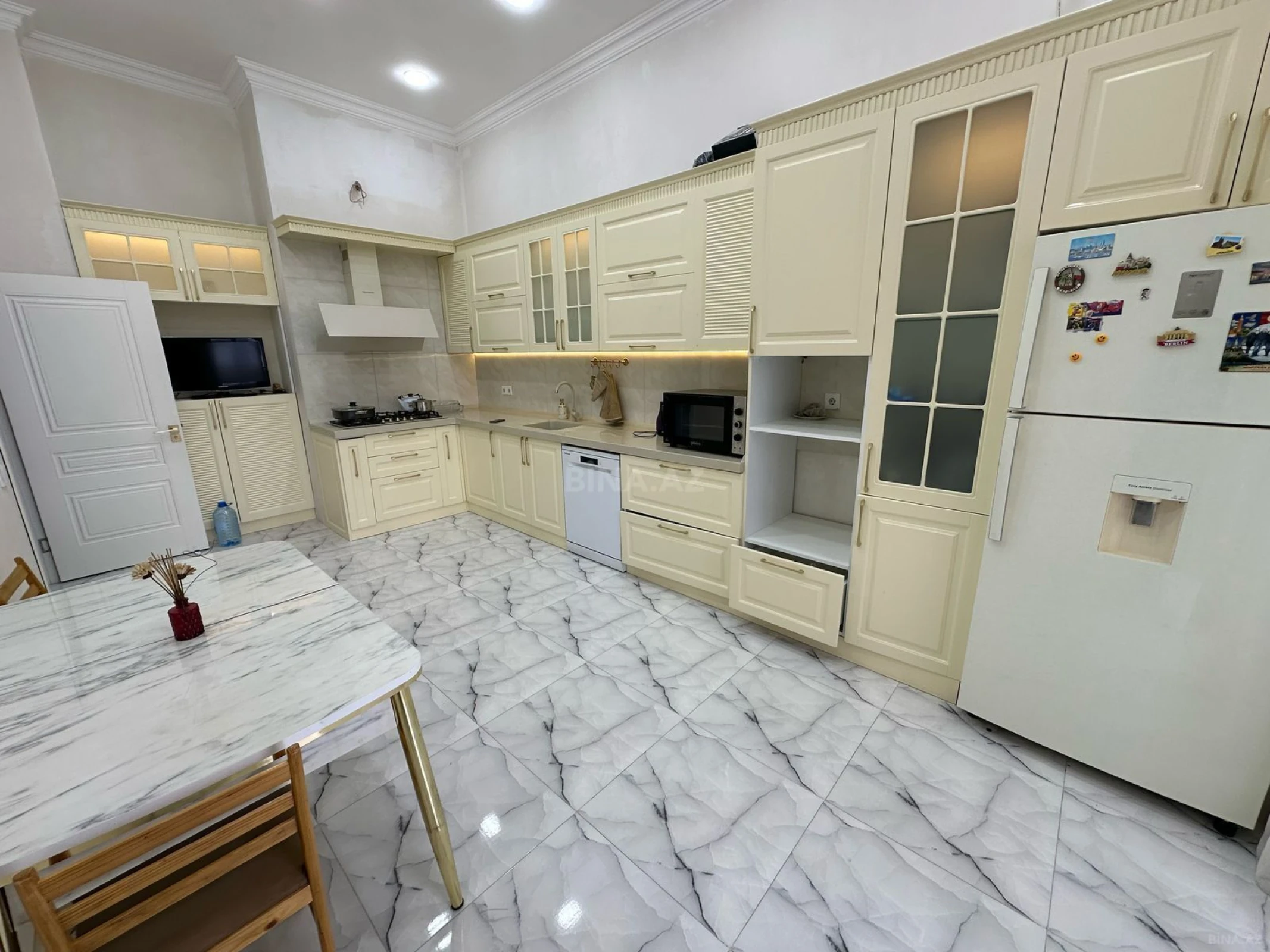 Satılır 3 otaqlı mənzil 140 m²