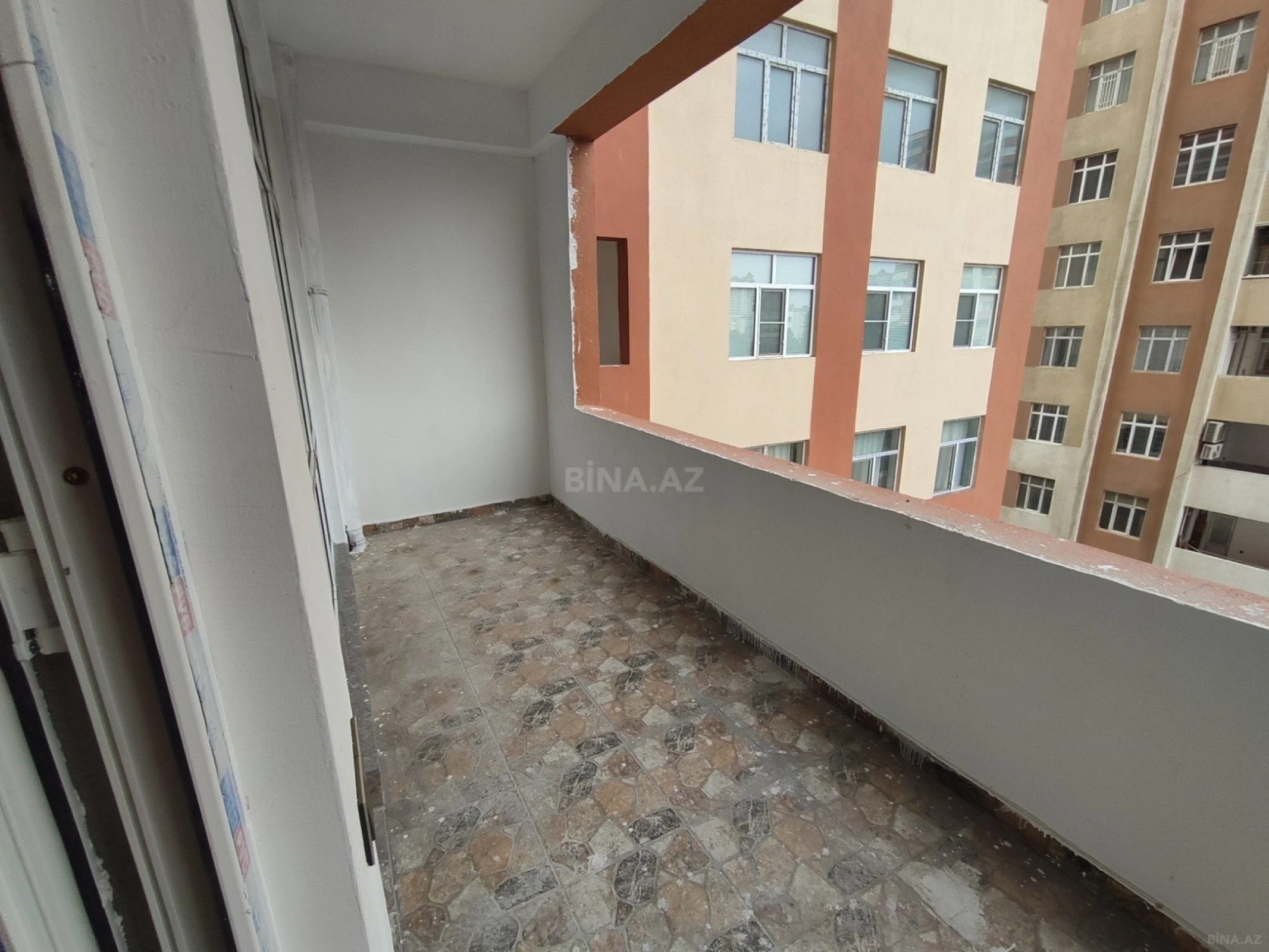 Satılır 3 otaqlı mənzil 115 m²