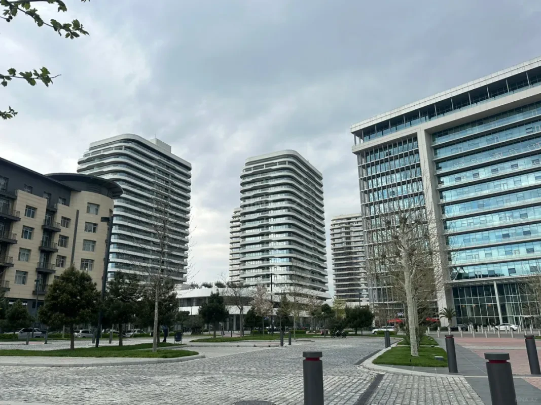 Satılır 4 otaqlı mənzil 225 m²