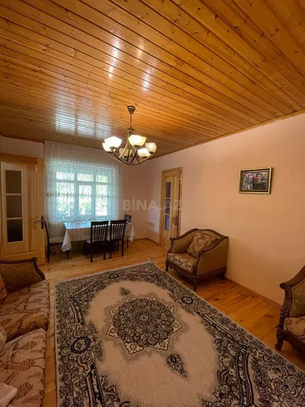 Satılır 5 otaqlı həyət evi 200 m²