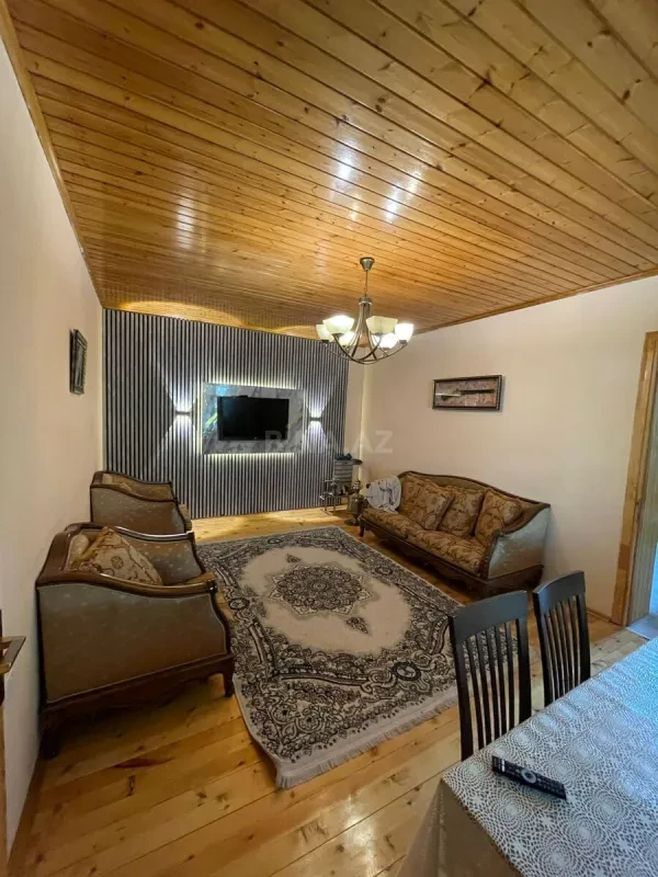 Satılır 5 otaqlı həyət evi 200 m²