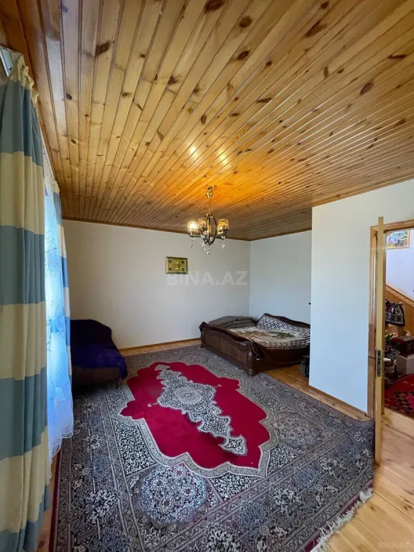 Satılır 5 otaqlı həyət evi 200 m²