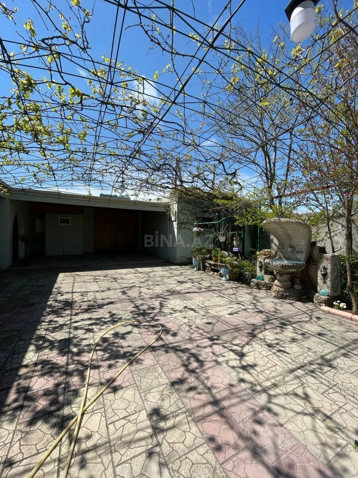 Satılır 5 otaqlı həyət evi 200 m²