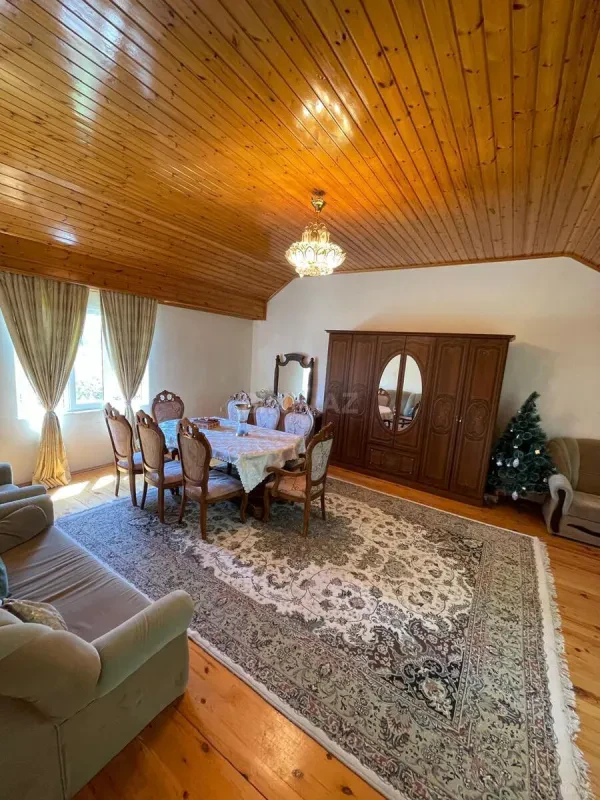 Satılır 5 otaqlı həyət evi 200 m²