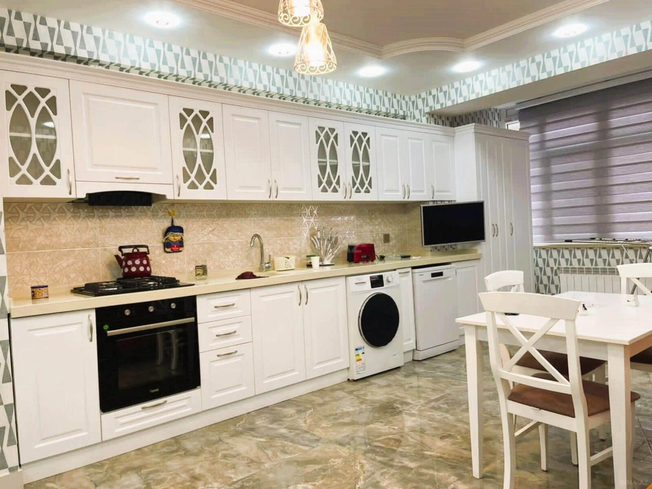 Kirayə verilir 3 otaqlı mənzil 135 m²