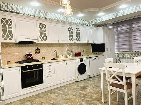 Kirayə verilir 3 otaqlı mənzil 135 m² — Bakı 3 otaq 135.00 m²