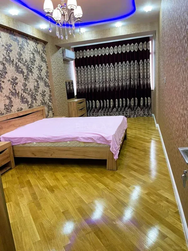 Kirayə verilir 3 otaqlı mənzil 135 m²