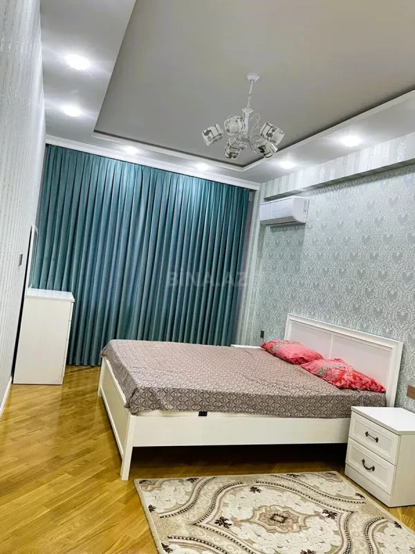 Kirayə verilir 3 otaqlı mənzil 135 m²