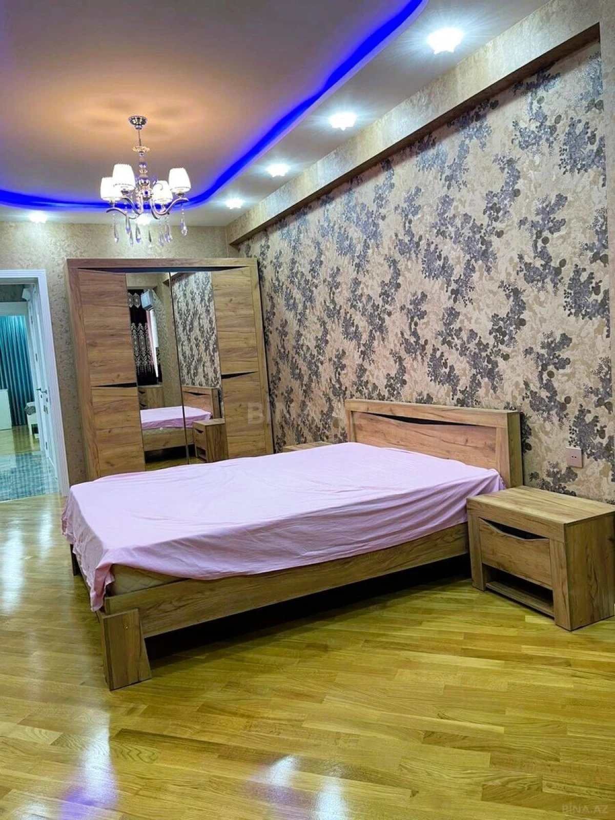 Kirayə verilir 3 otaqlı mənzil 135 m²