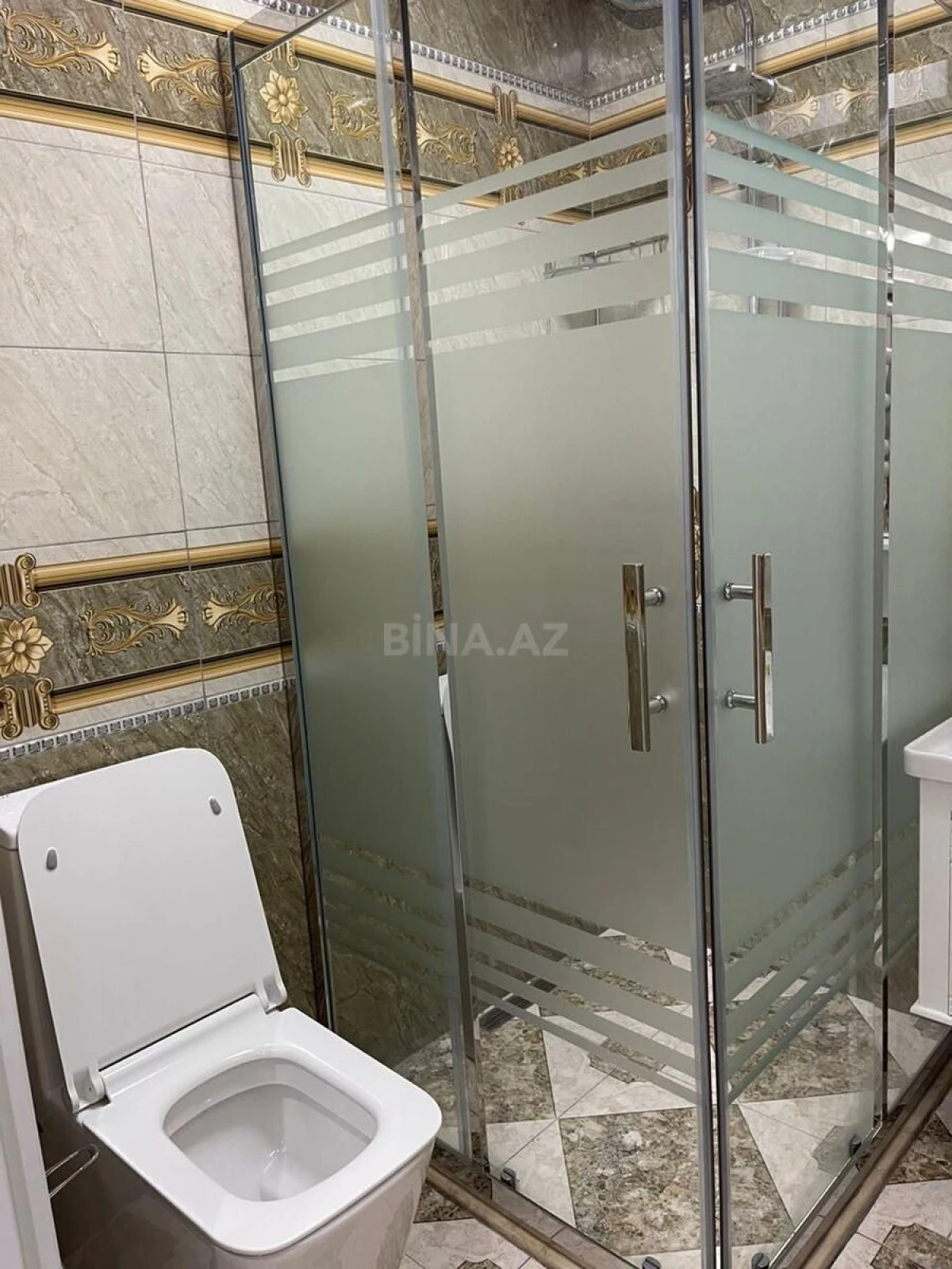Kirayə verilir 3 otaqlı mənzil 135 m²