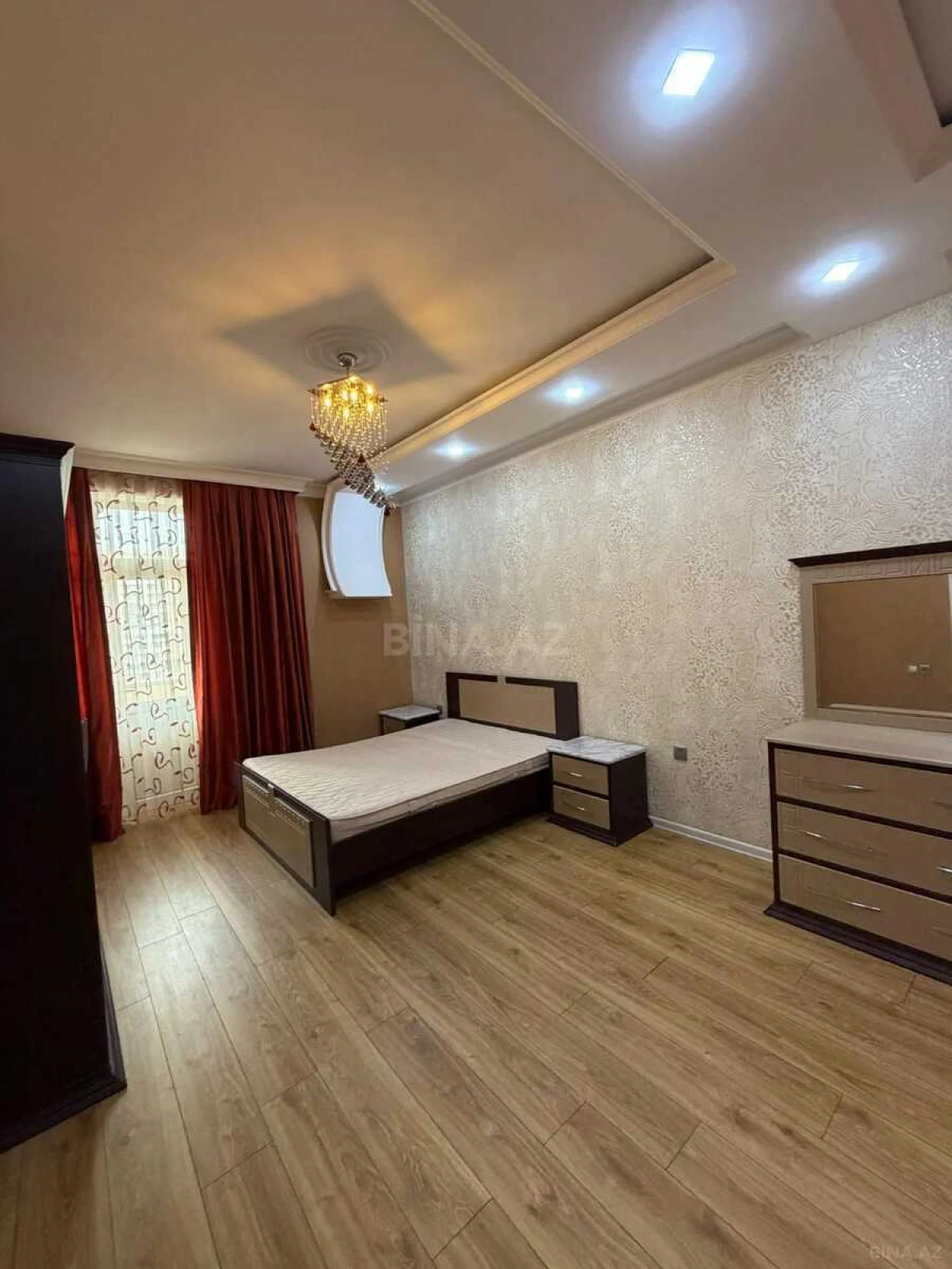 Satılır 3 otaqlı mənzil 120 m²