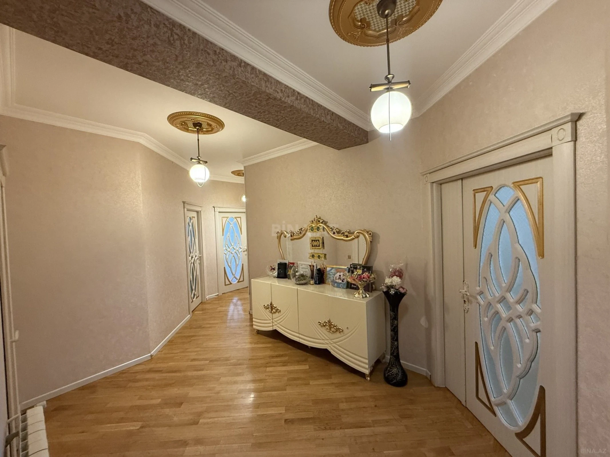 Satılır 4 otaqlı mənzil 133 m²