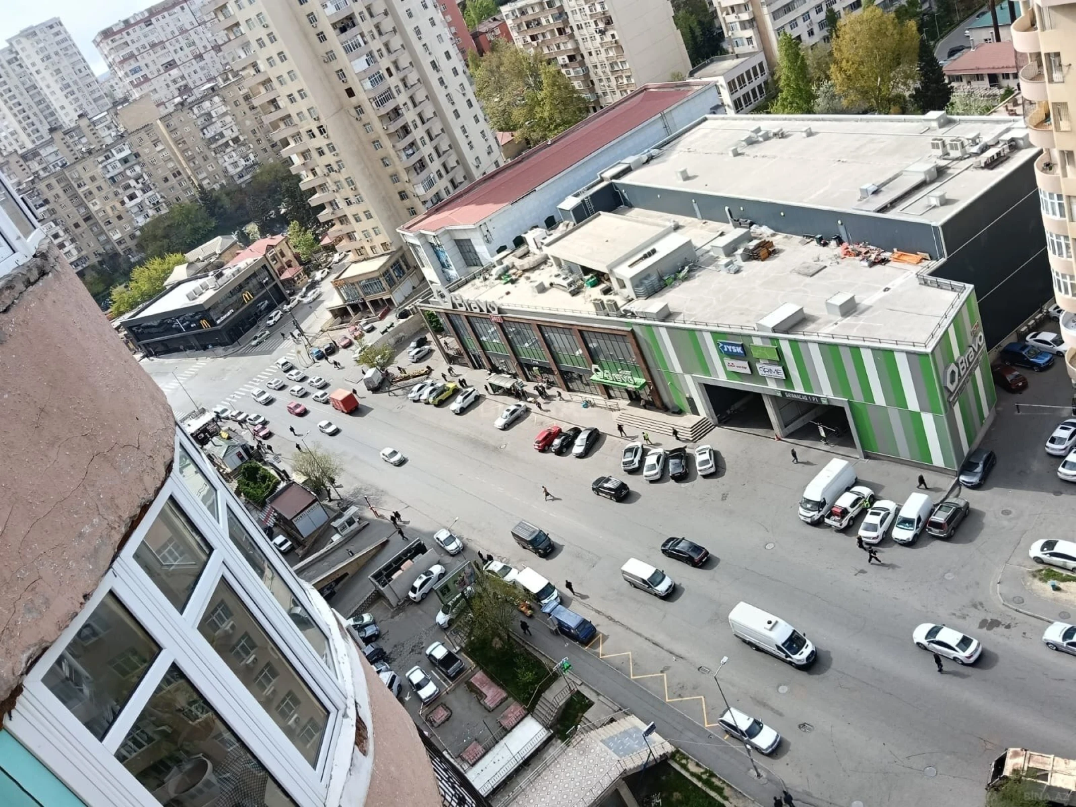 Satılır 4 otaqlı mənzil 133 m²