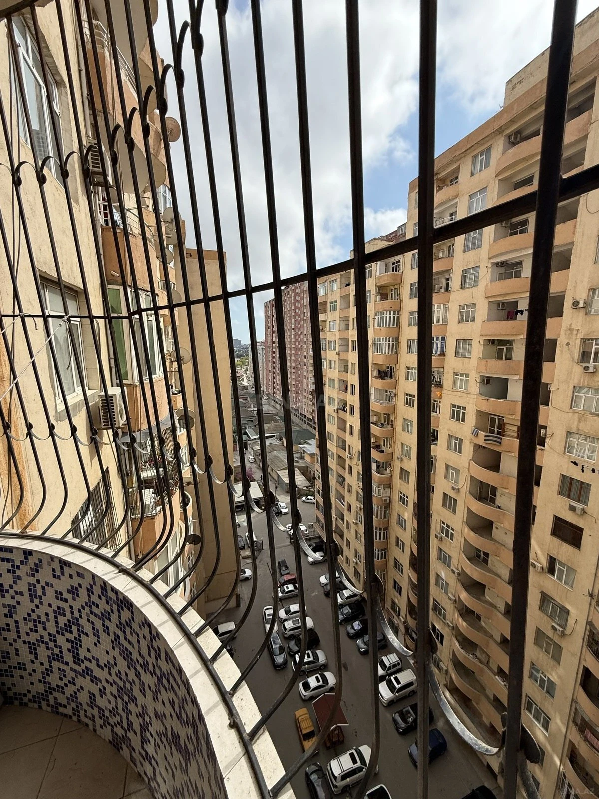 Satılır 4 otaqlı mənzil 133 m²