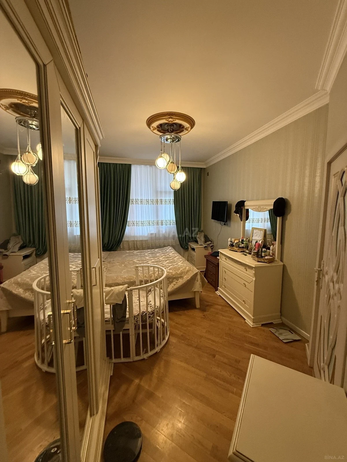 Satılır 4 otaqlı mənzil 133 m²