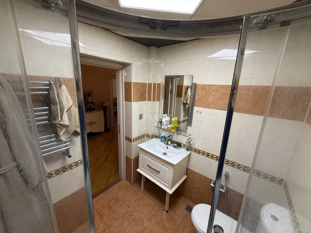 Satılır 4 otaqlı mənzil 133 m²