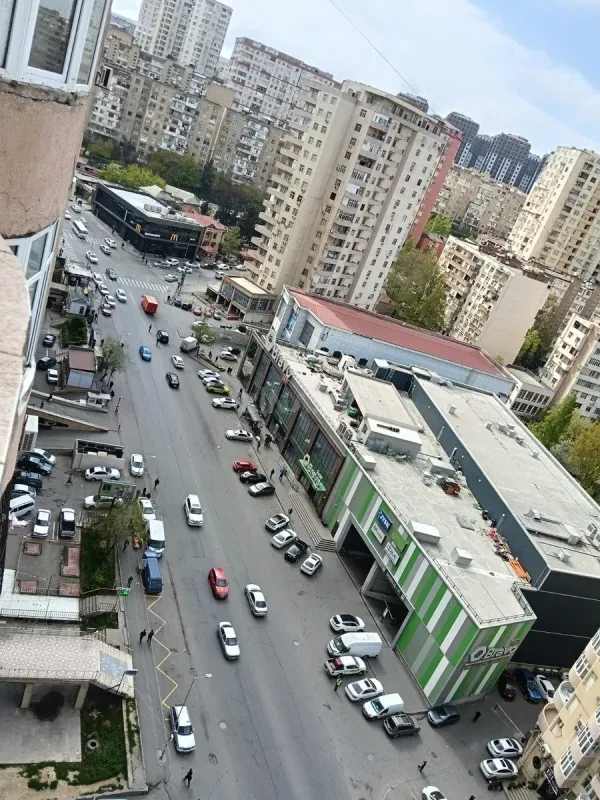 Satılır 4 otaqlı mənzil 133 m²