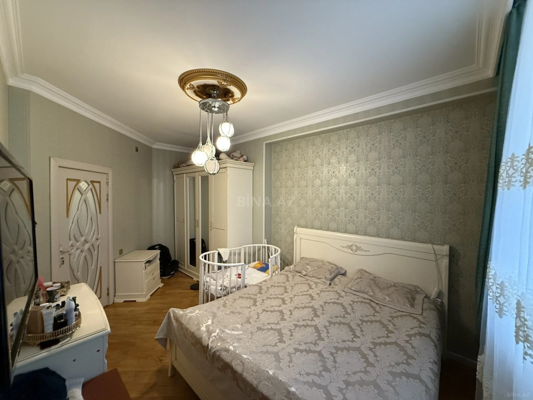 Satılır 4 otaqlı mənzil 133 m²