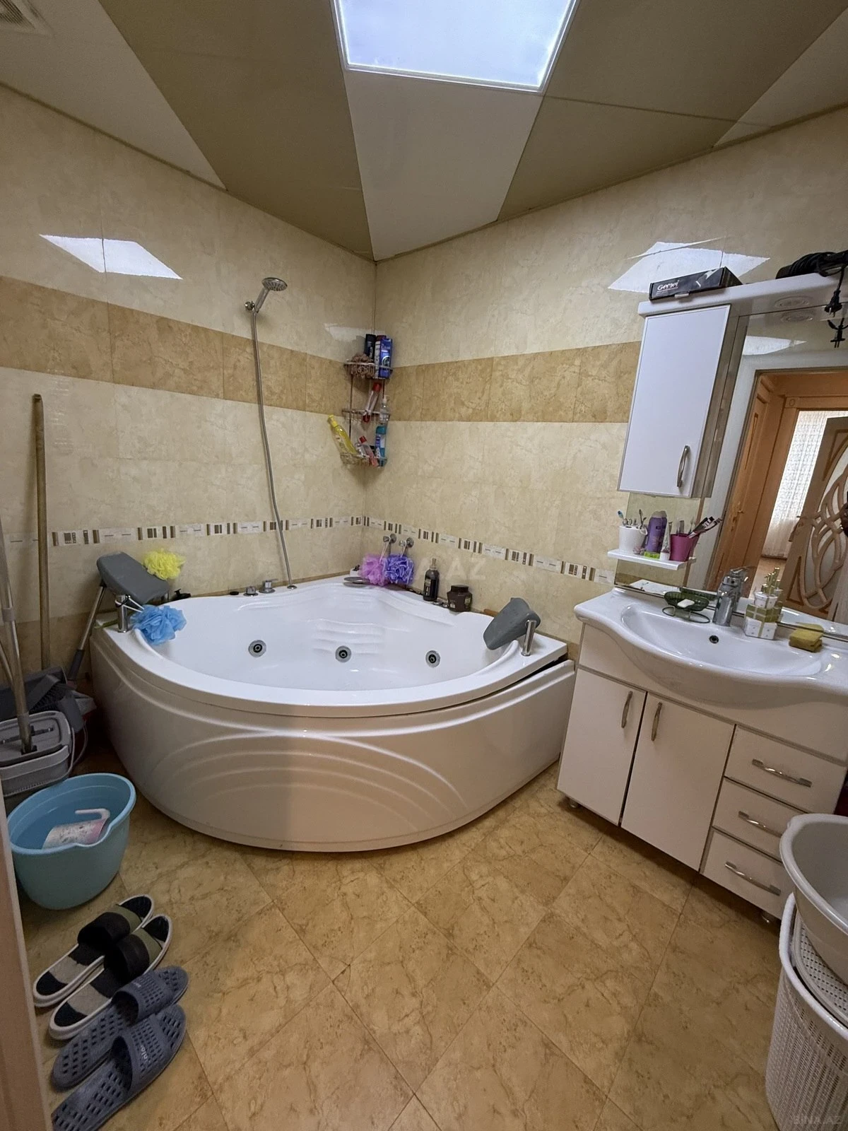 Satılır 4 otaqlı mənzil 133 m²