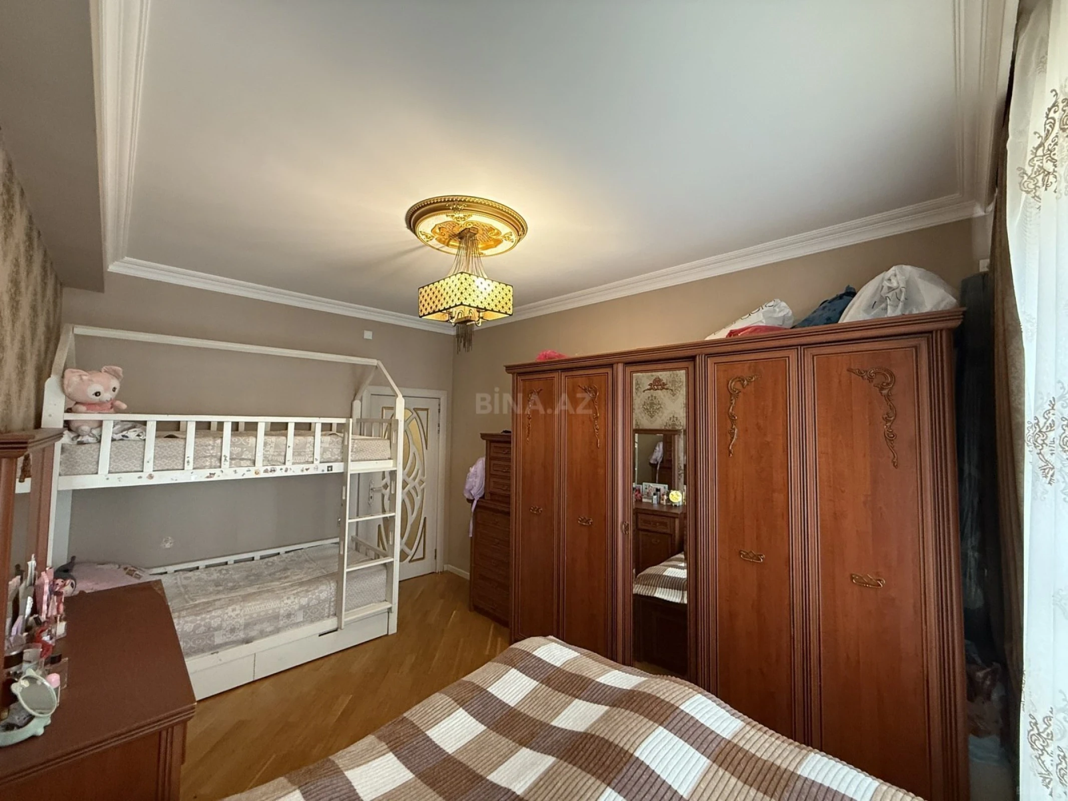Satılır 4 otaqlı mənzil 133 m²