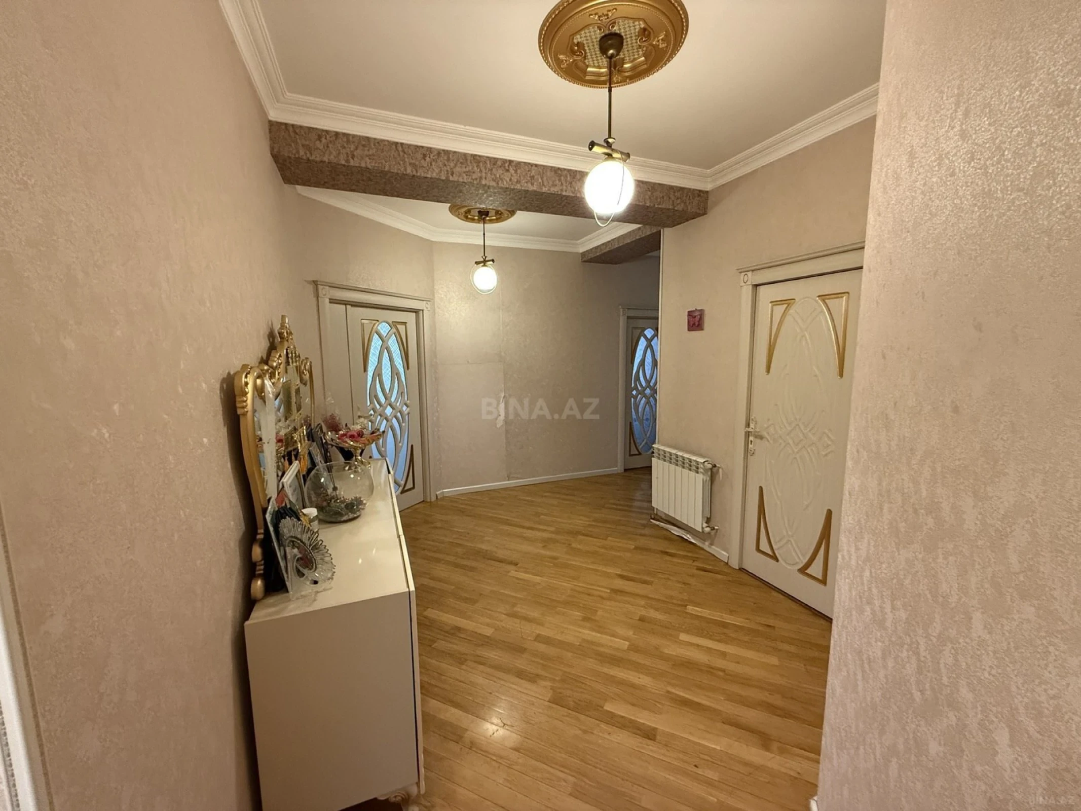 Satılır 4 otaqlı mənzil 133 m²
