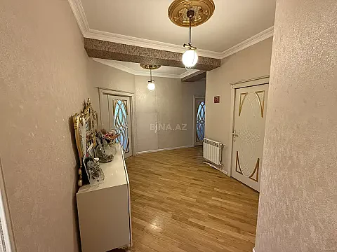 Satılır 4 otaqlı mənzil 133 m²