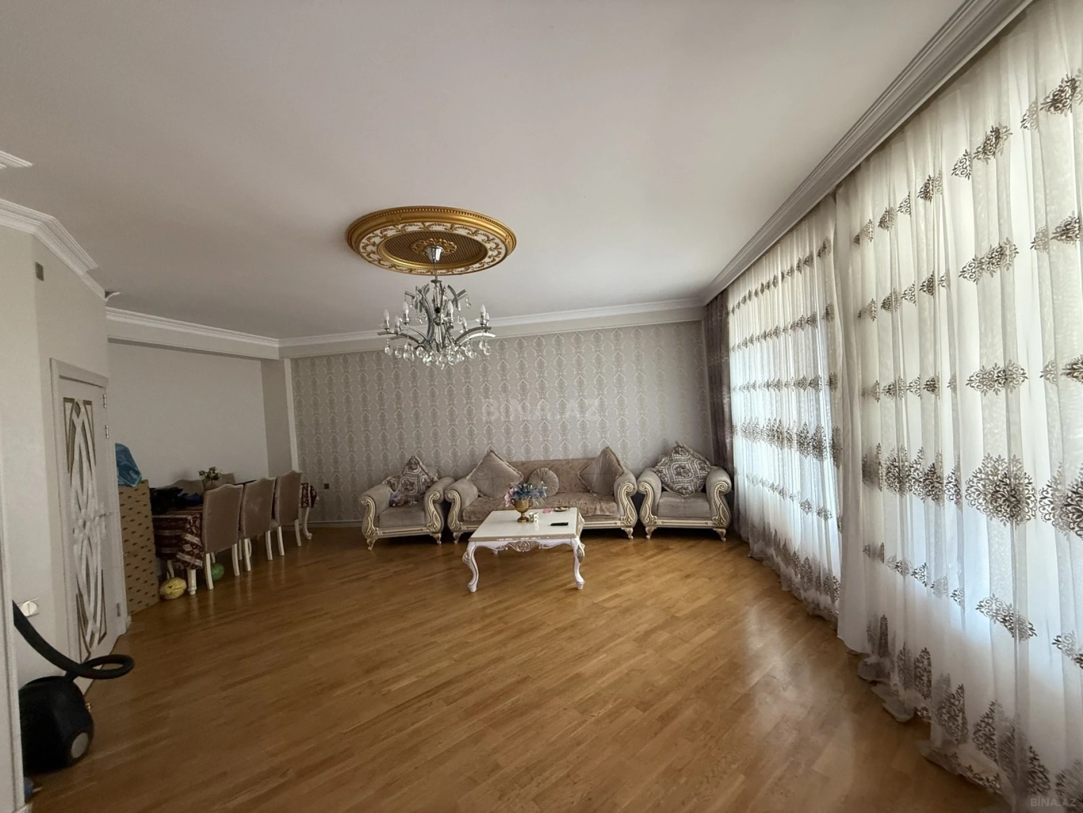 Satılır 4 otaqlı mənzil 133 m²