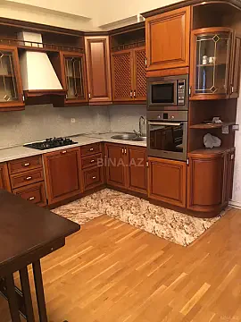 Kirayə verilir obyekt 400 m² — Bakı 400.00 m²