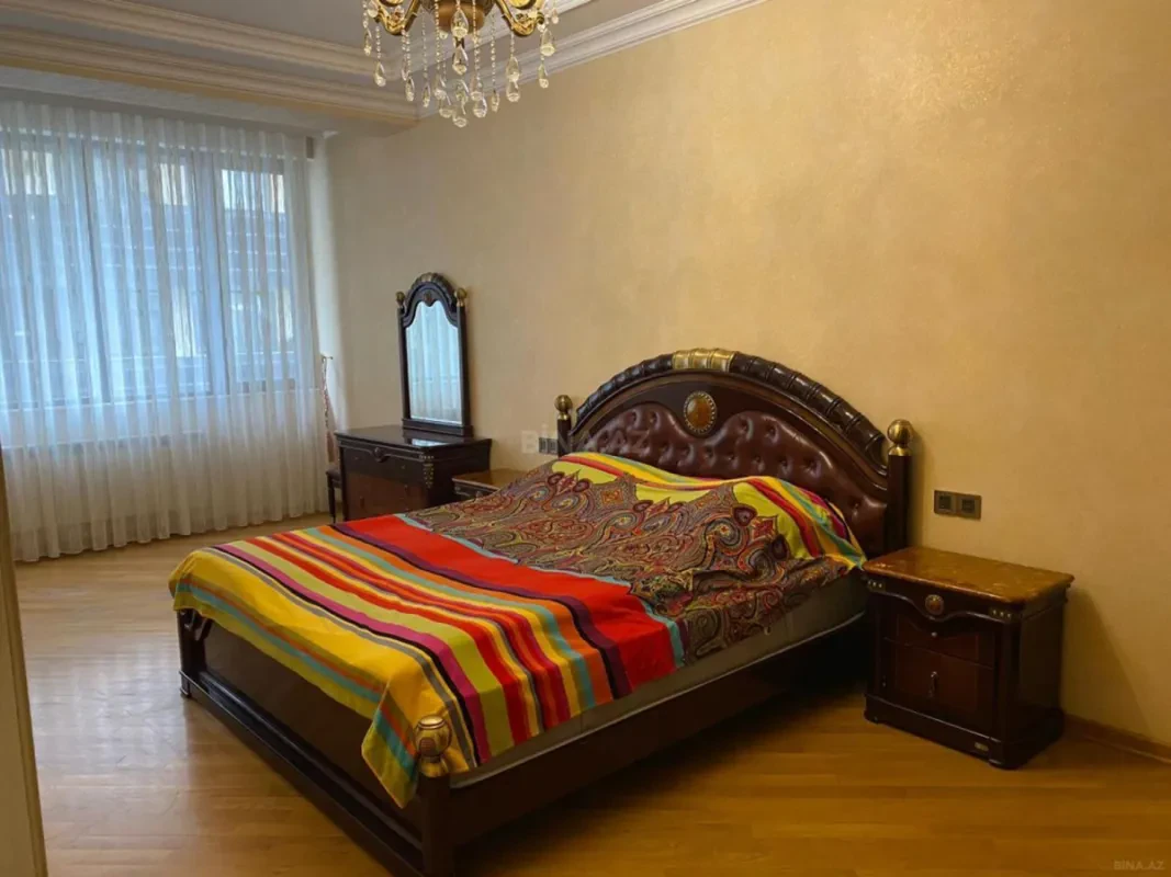 Satılır 3 otaqlı mənzil 120 m²