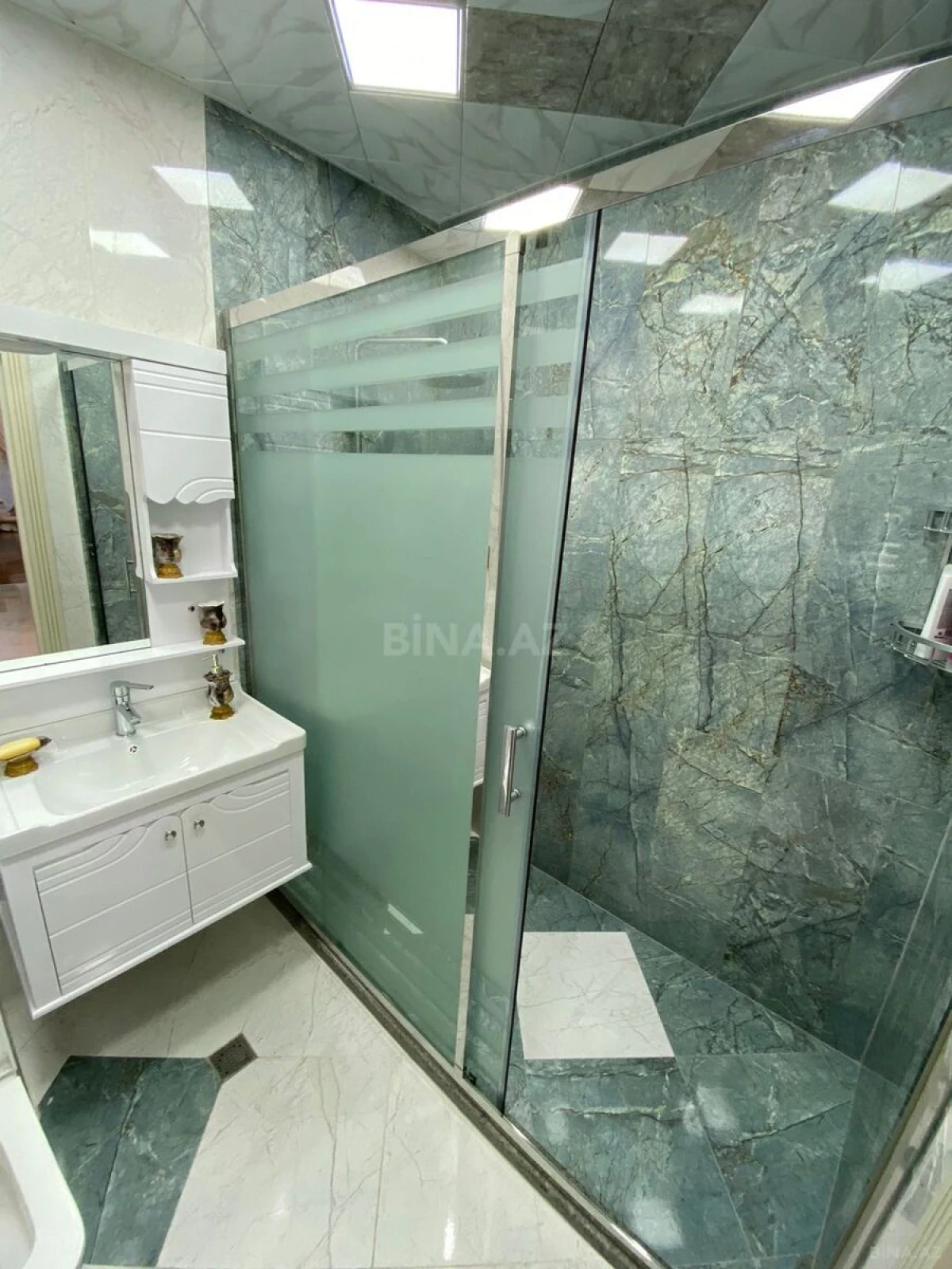 Kirayə verilir 3 otaqlı mənzil 116 m²