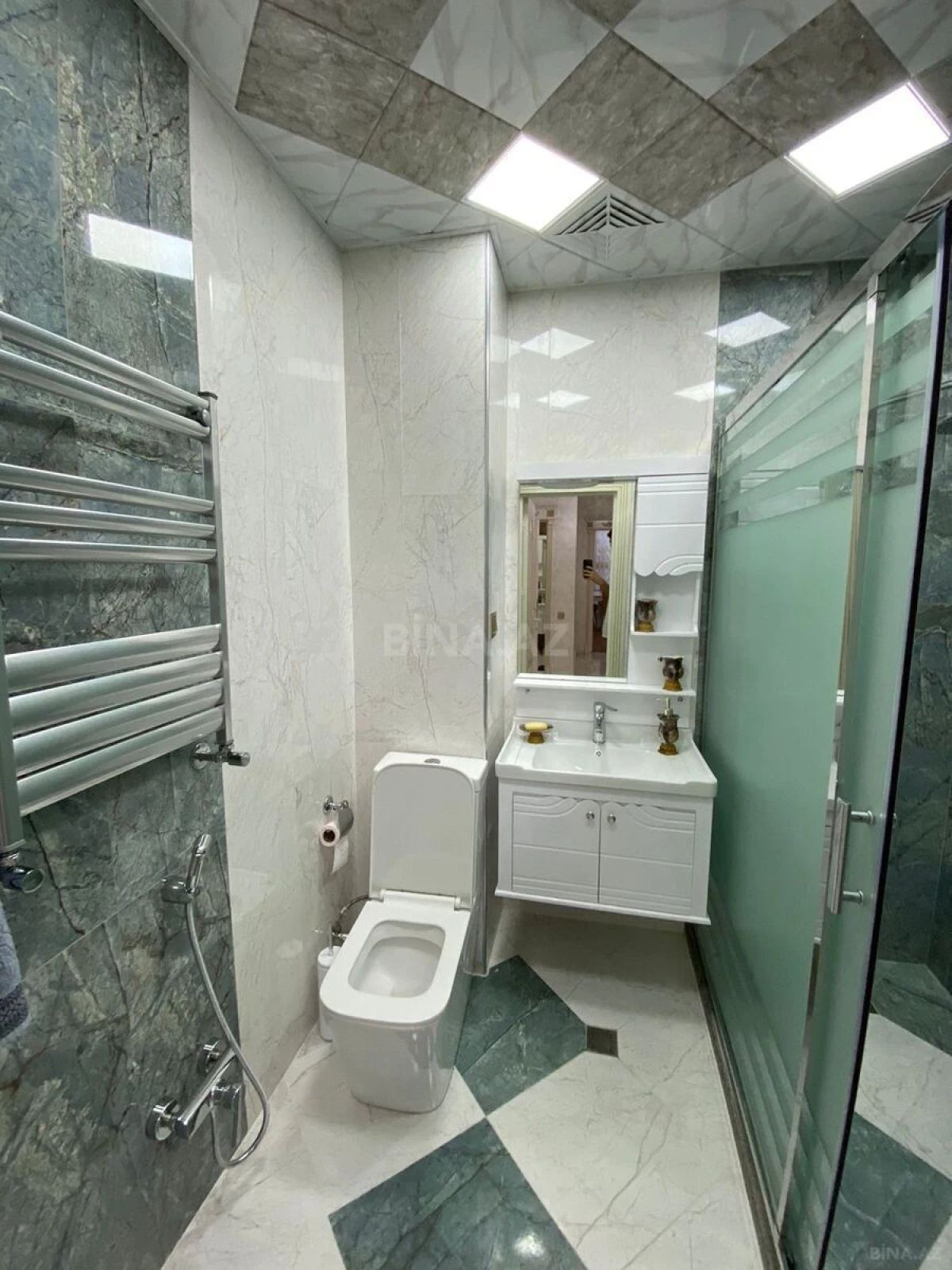 Kirayə verilir 3 otaqlı mənzil 116 m²