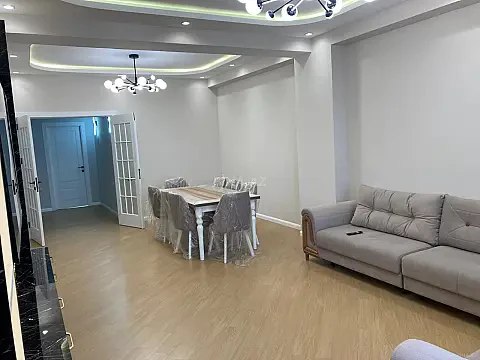 Kirayə verilir 3 otaqlı mənzil 142 m²