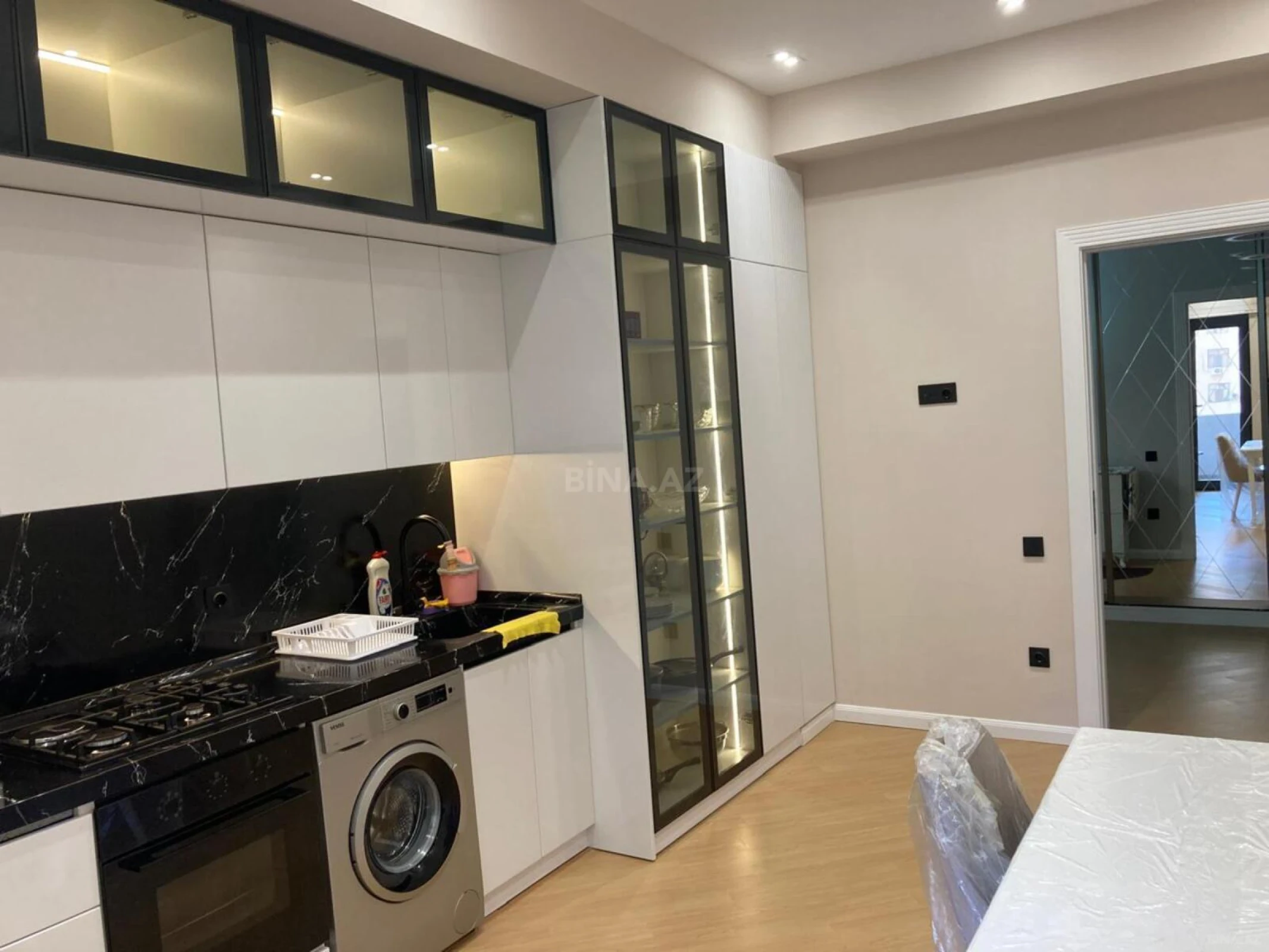 Kirayə verilir 3 otaqlı mənzil 142 m²