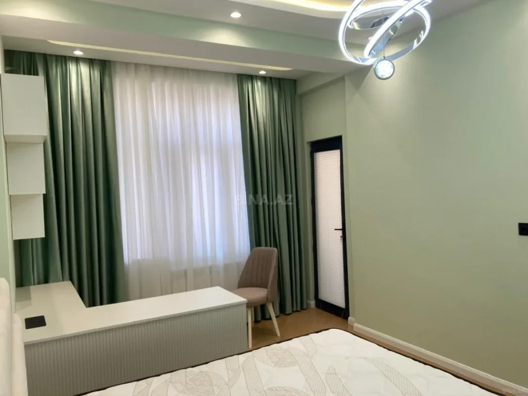 Kirayə verilir 3 otaqlı mənzil 142 m²