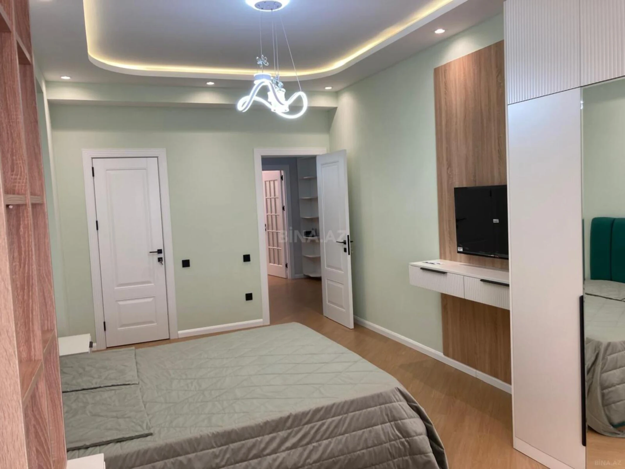 Kirayə verilir 3 otaqlı mənzil 142 m²