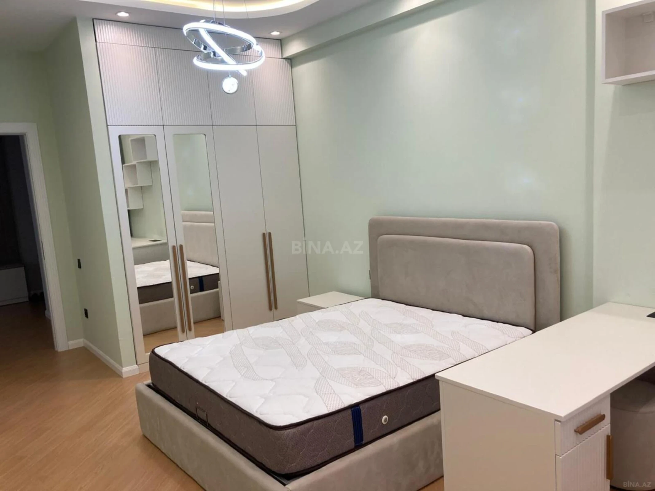 Kirayə verilir 3 otaqlı mənzil 142 m²