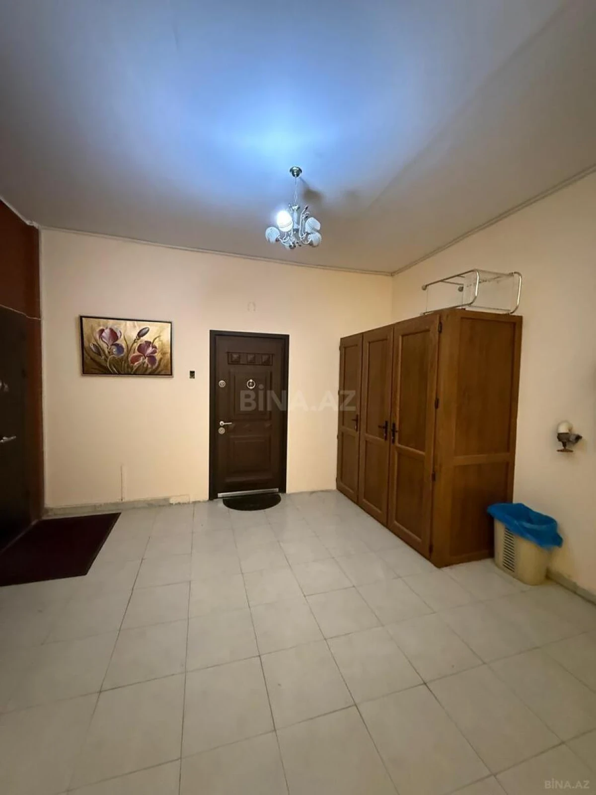 Satılır 4 otaqlı mənzil 175 m²