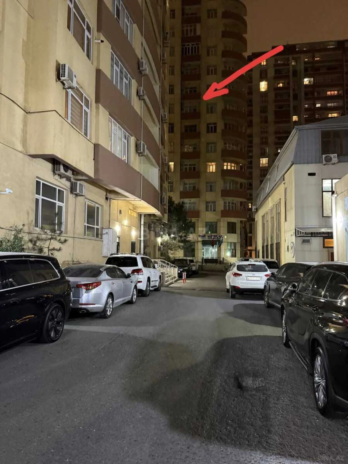 Satılır 4 otaqlı mənzil 175 m²