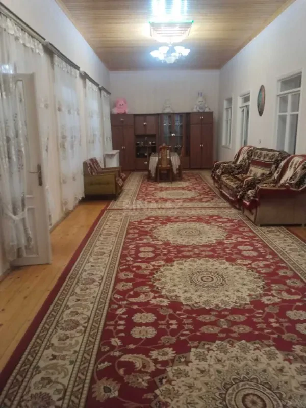 Satılır 4 otaqlı həyət evi 180 m²