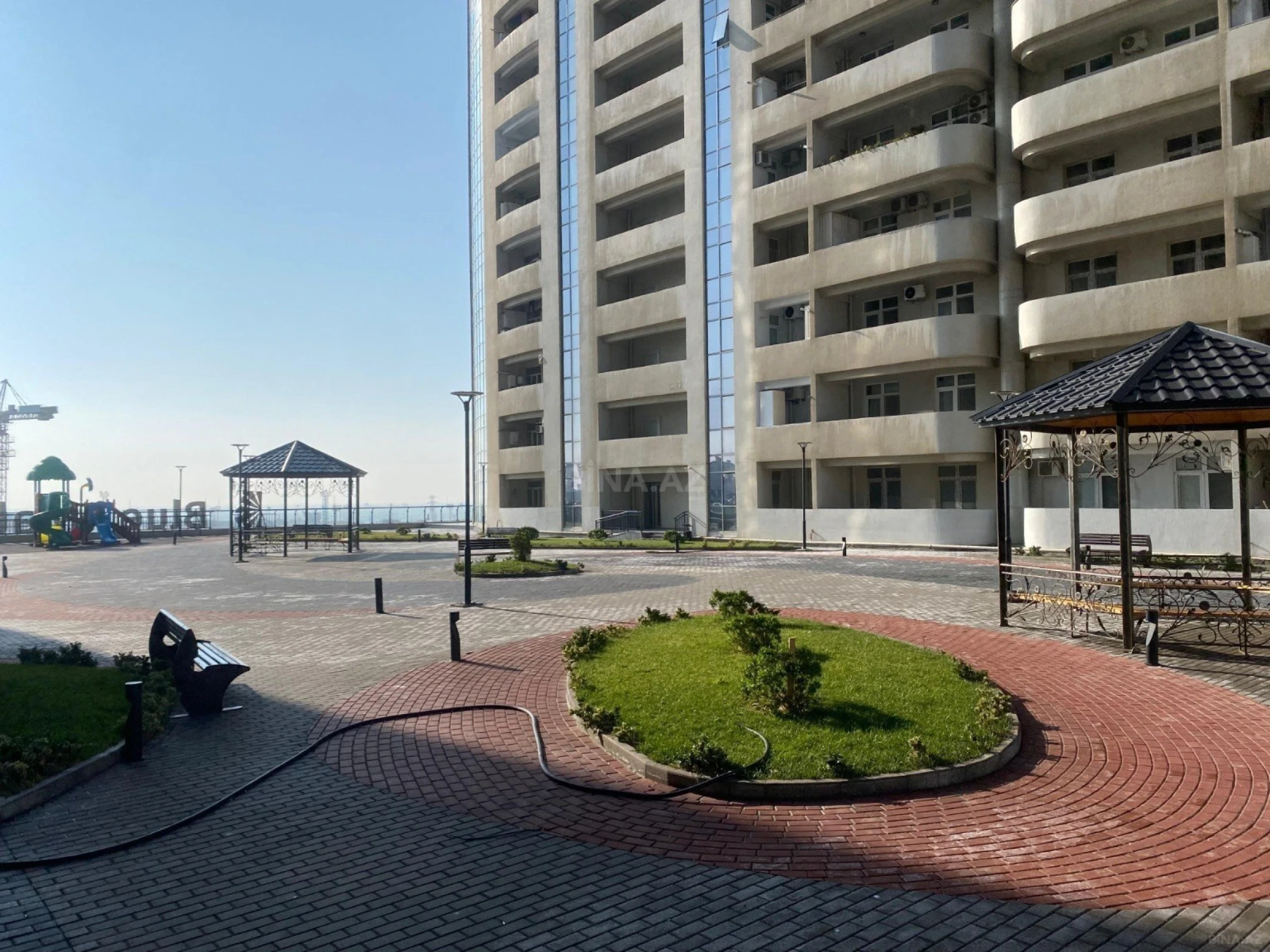 Satılır 1 otaqlı mənzil 78 m²